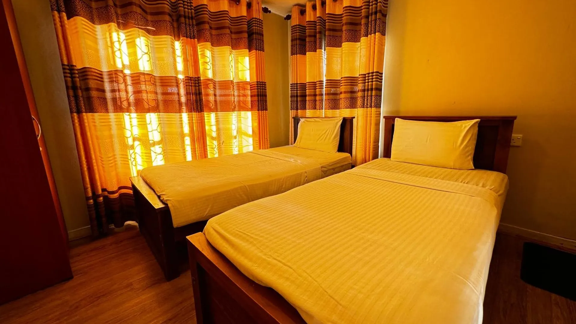 Πανσιόν Blue Moon Hotel Νουβάρα Ελίγια